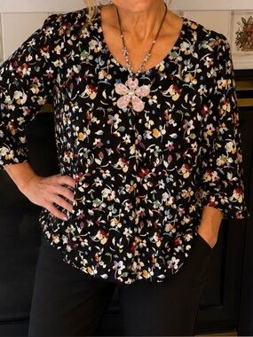 Dear Scarlett large NEW SLINKY POLY/spandex blouse